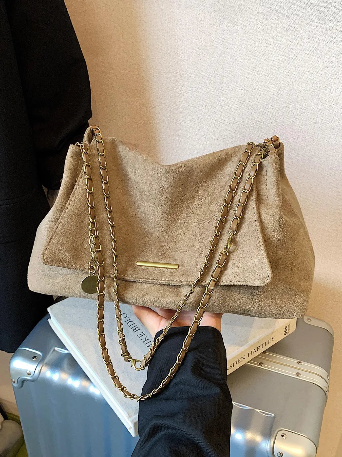 Retro Suede One-Shoulder Bag for Women, Casual Chain Shoulder Purse, Versatile Handbag for Daily Use and Commuting, Crossbody Bag, Messenger Bag