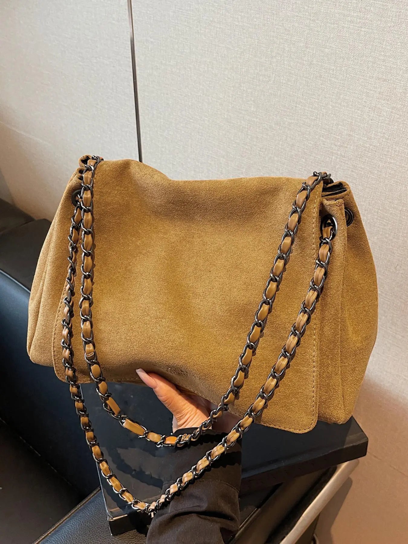 Retro Suede One-Shoulder Bag for Women, Casual Chain Shoulder Purse, Versatile Handbag for Daily Use and Commuting, Crossbody Bag, Messenger Bag