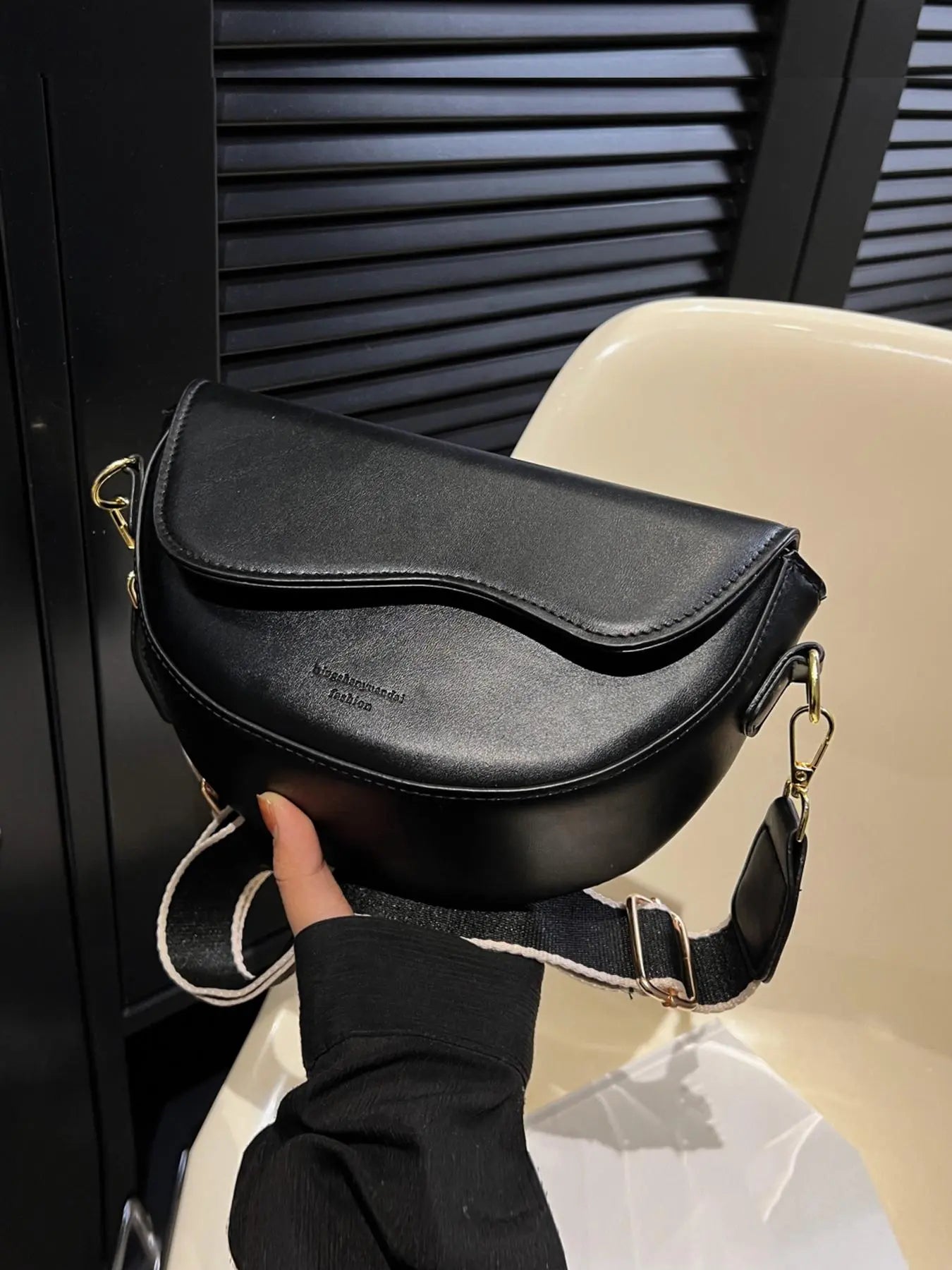 Women's Retro Solid Color Saddle Bag, Wide Shoulder Strap Messenger Bag, Fashionable Classic Popular Shoulder Bag, Crossbody Shoulder Bag, Everyday Crossbody Bag, Suitable for Daily Outing