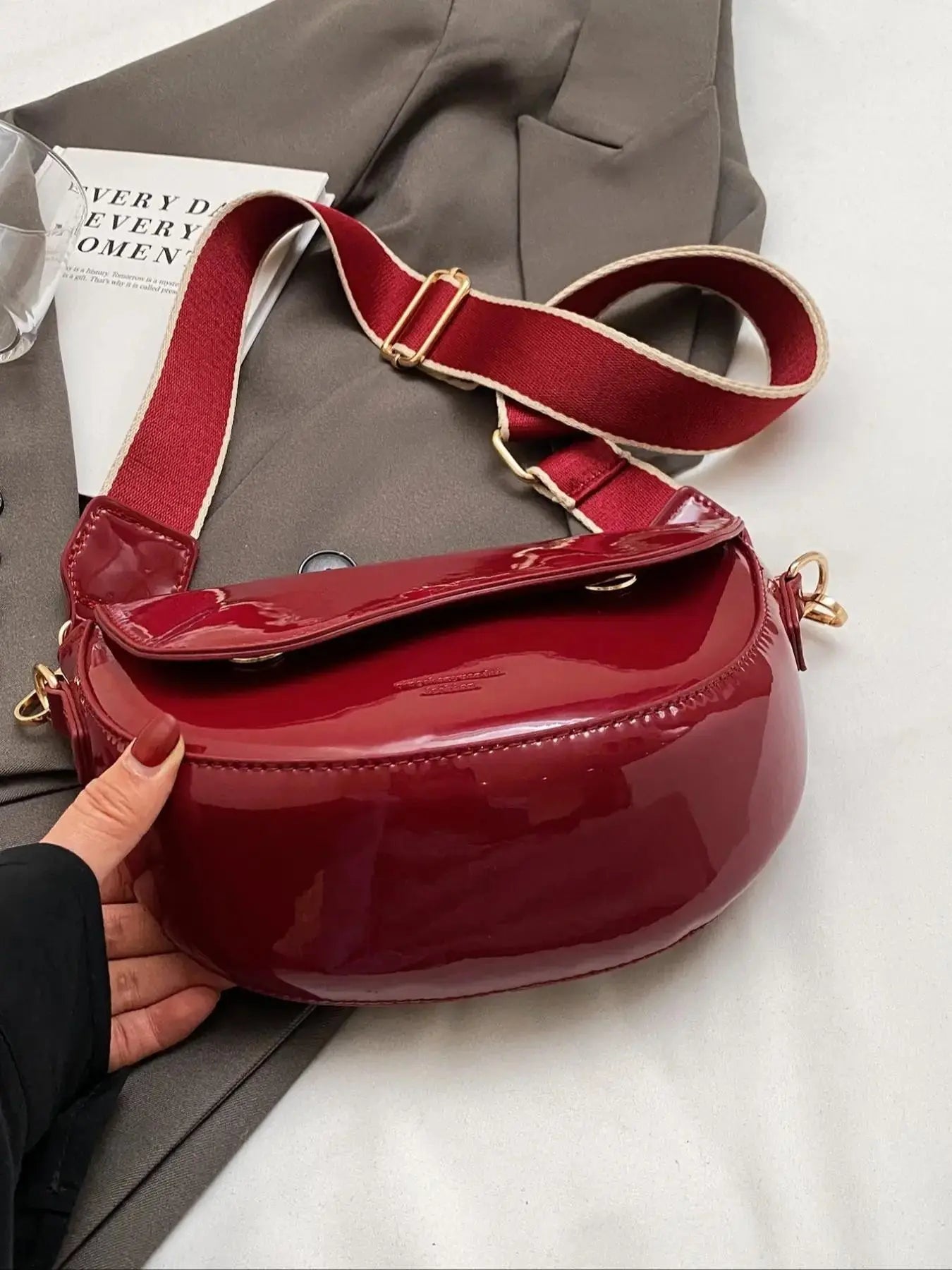 Women's Retro Solid Color Saddle Bag, Wide Shoulder Strap Messenger Bag, Fashionable Classic Popular Shoulder Bag, Crossbody Shoulder Bag, Everyday Crossbody Bag, Suitable for Daily Outing