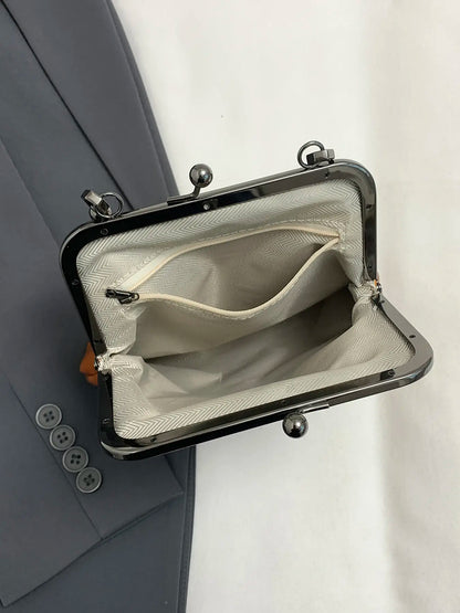 Retro style crossbody bag, fashionable and exquisite clip on bag, casual multifunctional handheld crossbody bag, lightweight and easy to carry, suitable for daily commuting, shopping, dating