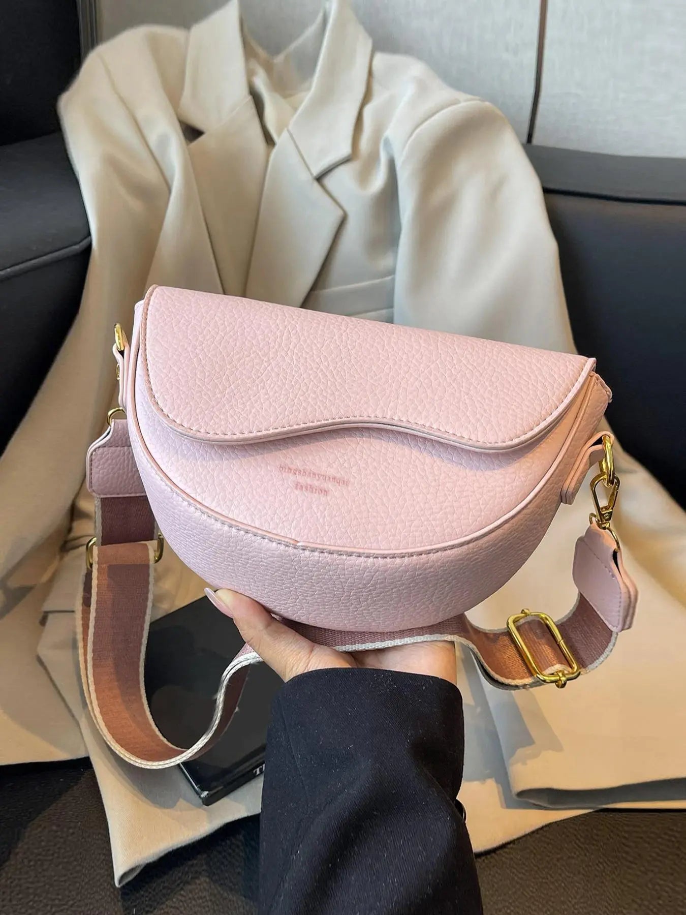 Women's Retro Solid Color Saddle Bag, Wide Shoulder Strap Messenger Bag, Fashionable Classic Popular Shoulder Bag, Crossbody Shoulder Bag, Everyday Crossbody Bag, Suitable for Daily Outing