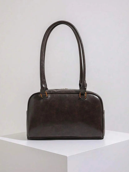 Retro style double pocket handbag, fashionable underarm shoulder bag with pendant, simple and versatile single shoulder baguette bag, niche design suitable for college students, office workers daily commuting, etc.