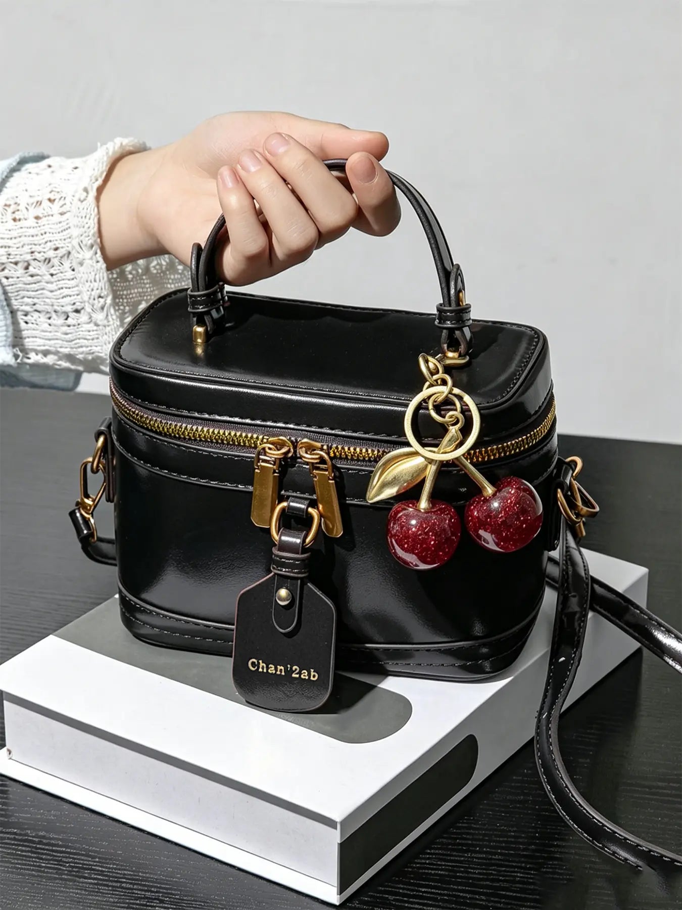 Valentine's Day gift Retro minimalist makeup box, Casual commuter bag, Casual zipper purse, suitable for handheld and italic use, cherry pendant, style, niche design handbag, suitable for daily commuting, shopping