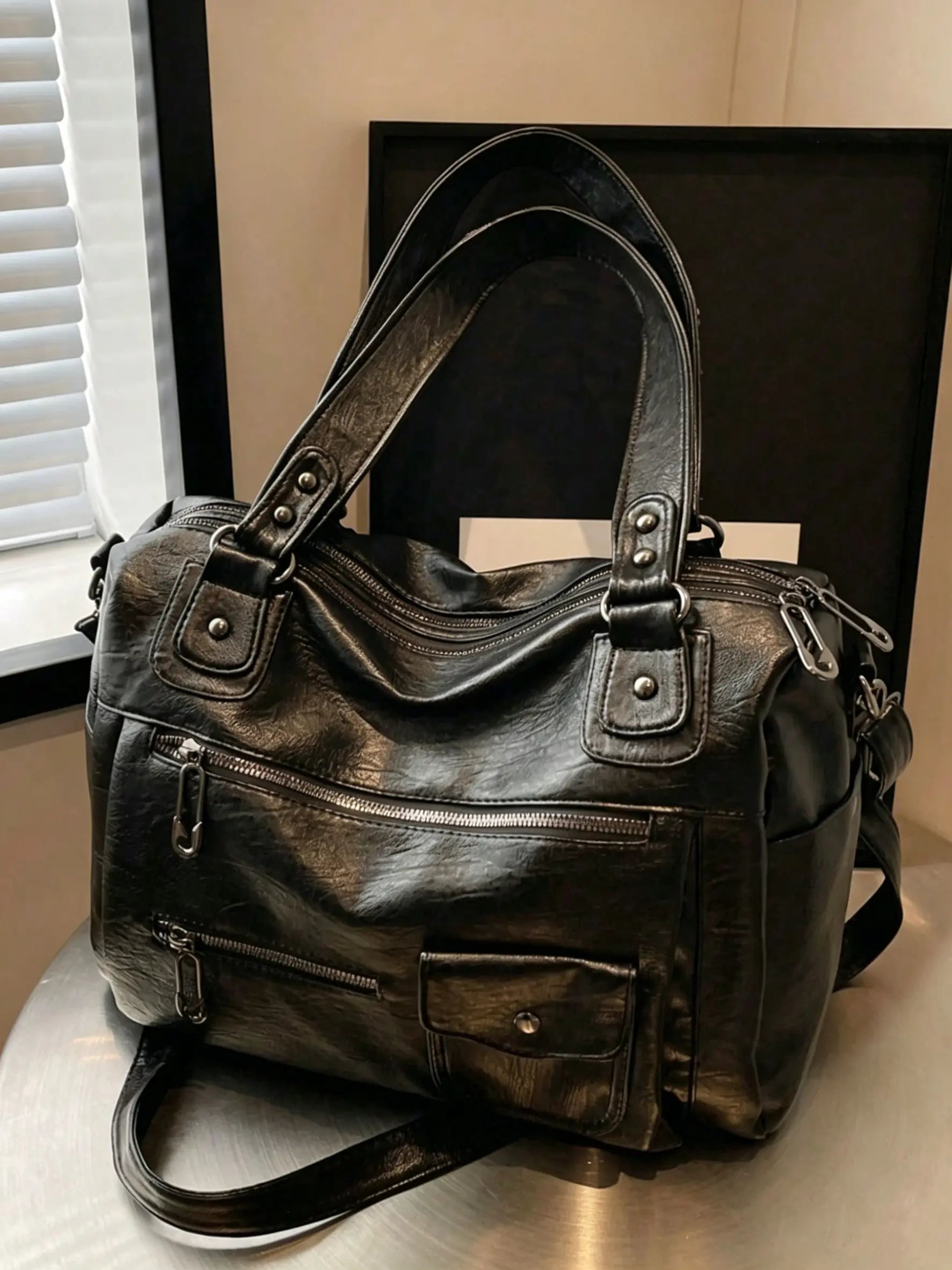 Retro tote bag, versatile textured commuter messenger bag, women's one-shoulder messenger bag, Casual commuter bag, suitable for daily commuting, short-term travel, etc.