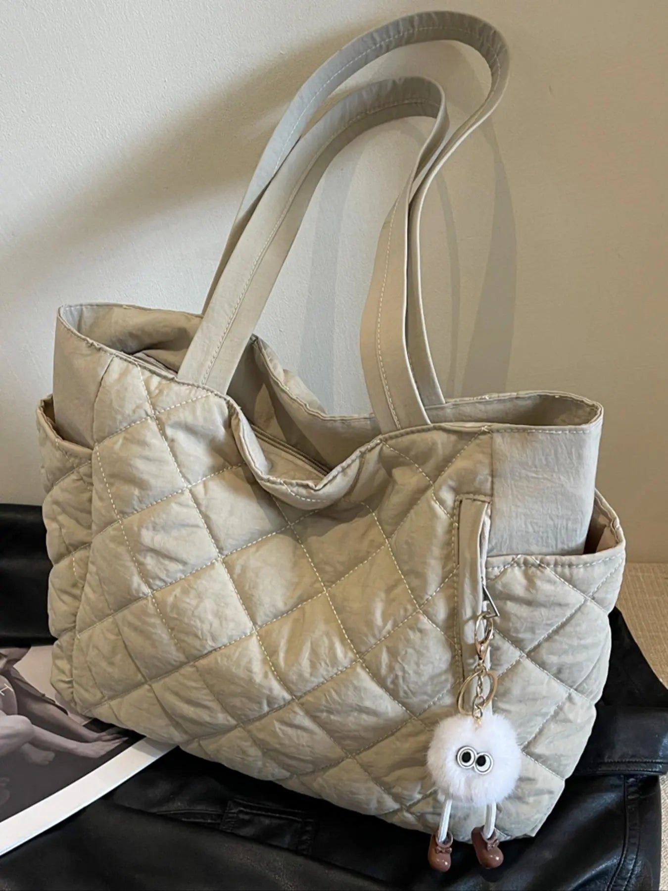 Women's Solid Color Puffer Quilted Design Shoulder Bag with Pom Pom Charm, Fashionable Large Capacity Tote Bag for Daily Used, Casual Commuter Bag, Casual Trendy Versatile High-quality Daily Commuting Bag