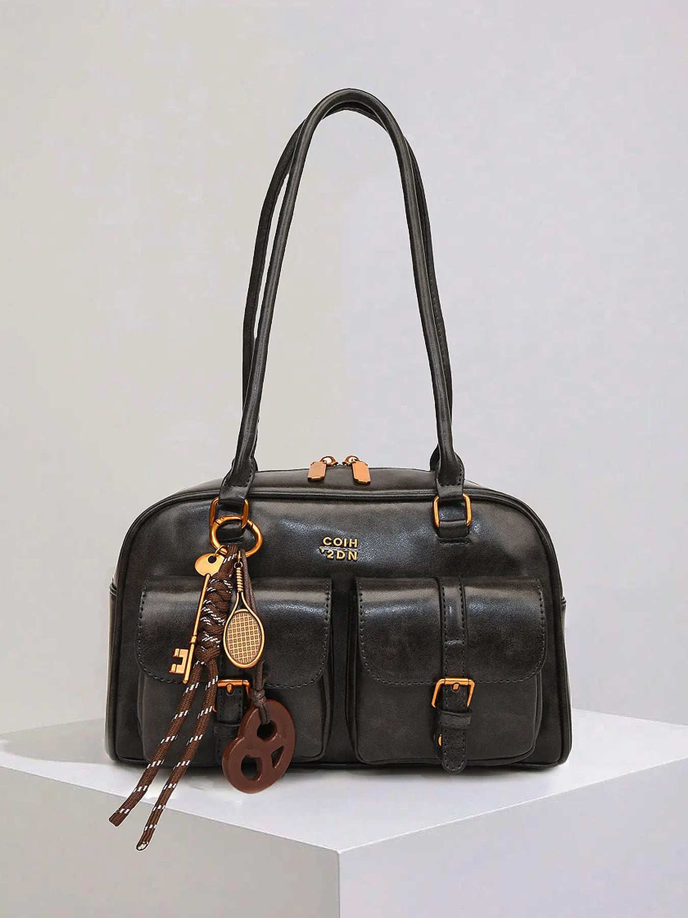 Retro style double pocket handbag, fashionable underarm shoulder bag with pendant, simple and versatile single shoulder baguette bag, niche design suitable for college students, office workers daily commuting, etc.