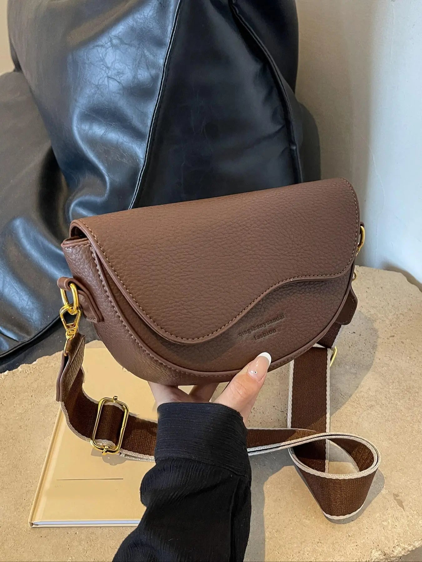 Women's Retro Solid Color Saddle Bag, Wide Shoulder Strap Messenger Bag, Fashionable Classic Popular Shoulder Bag, Crossbody Shoulder Bag, Everyday Crossbody Bag, Suitable for Daily Outing