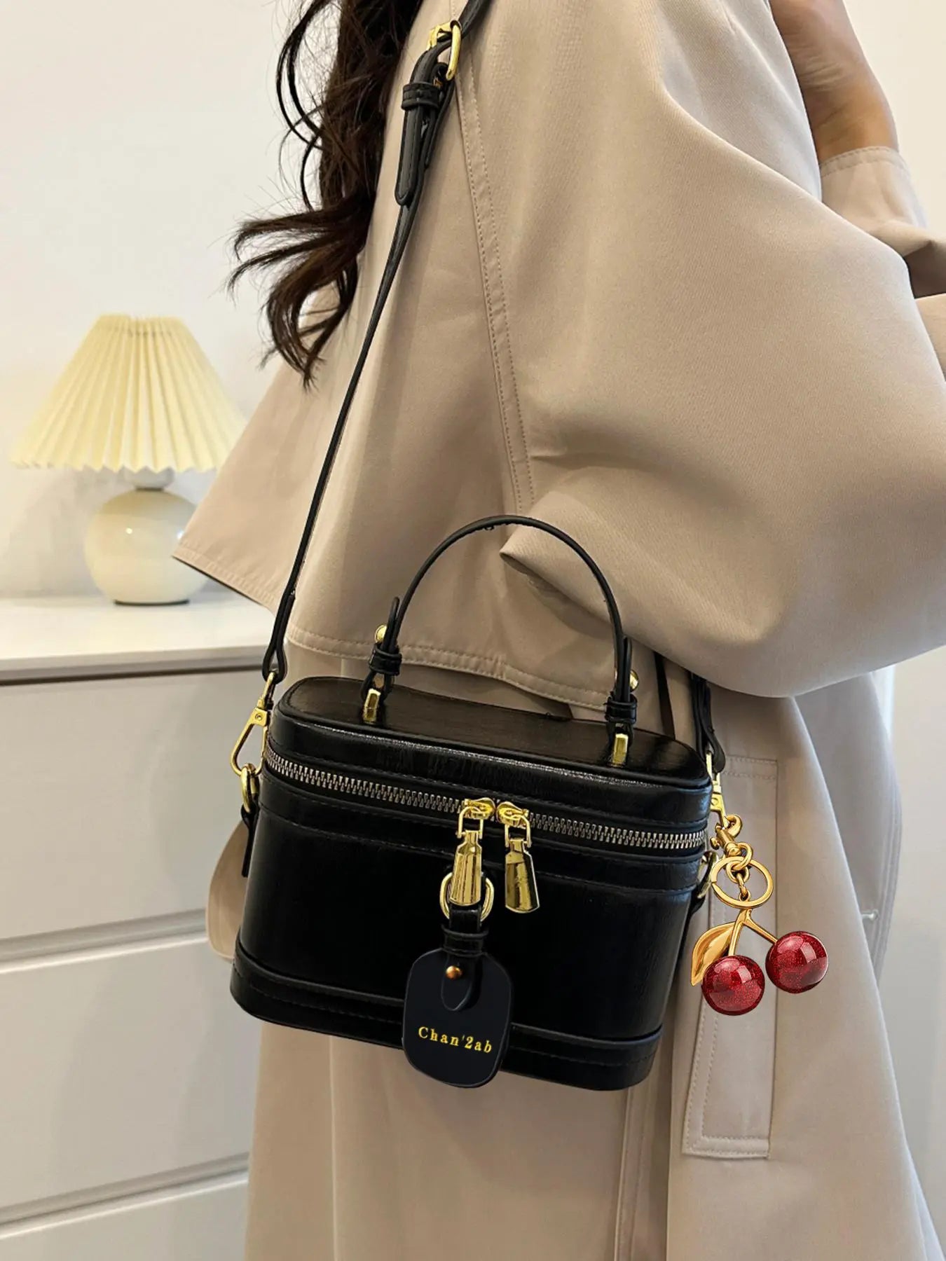 Valentine's Day gift Retro minimalist makeup box, Casual commuter bag, Casual zipper purse, suitable for handheld and italic use, cherry pendant, style, niche design handbag, suitable for daily commuting, shopping