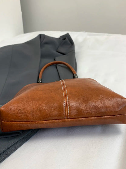 Retro style crossbody bag, fashionable and exquisite clip on bag, casual multifunctional handheld crossbody bag, lightweight and easy to carry, suitable for daily commuting, shopping, dating