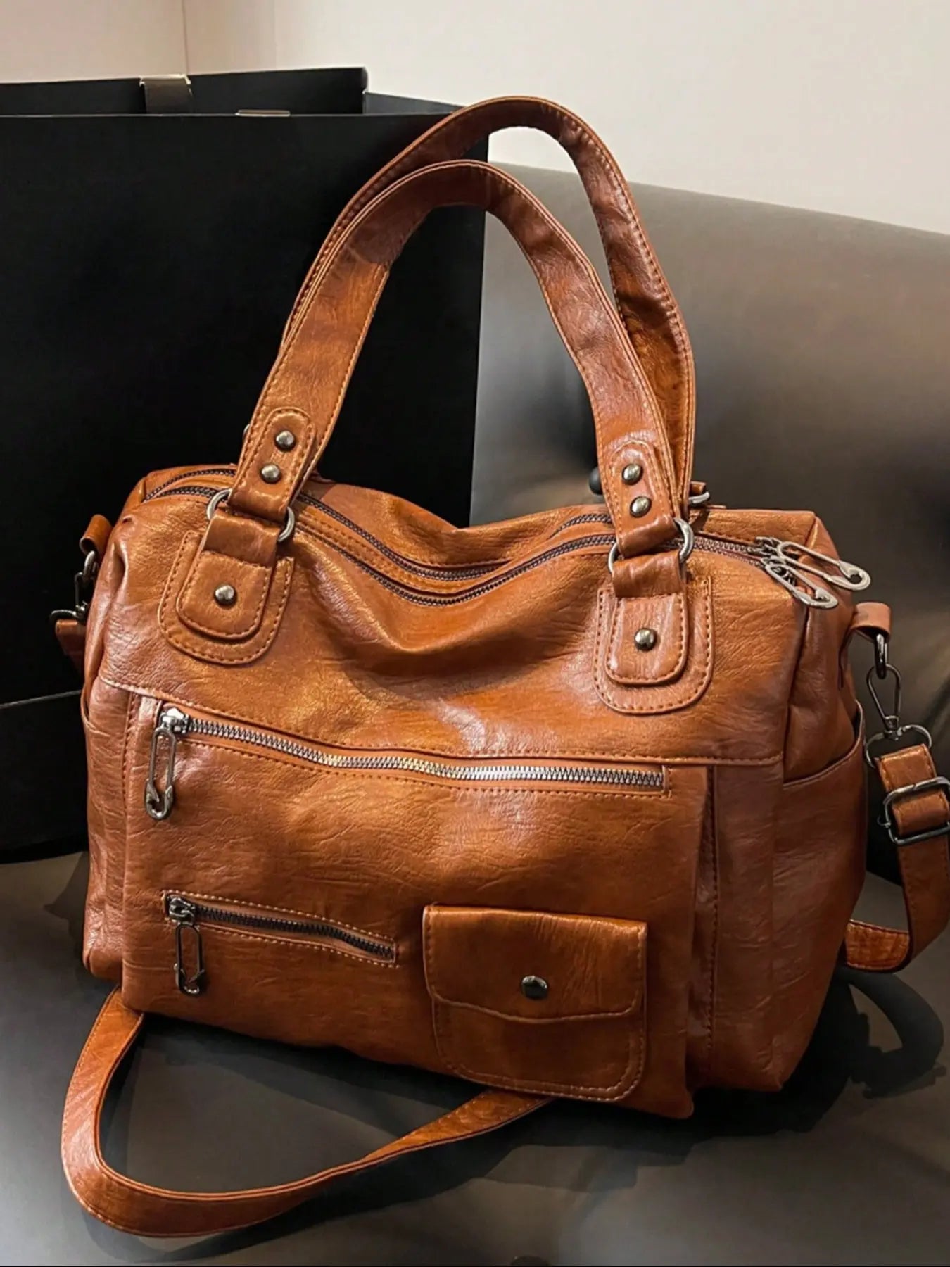Retro tote bag, versatile textured commuter messenger bag, women's one-shoulder messenger bag, Casual commuter bag, suitable for daily commuting, short-term travel, etc.