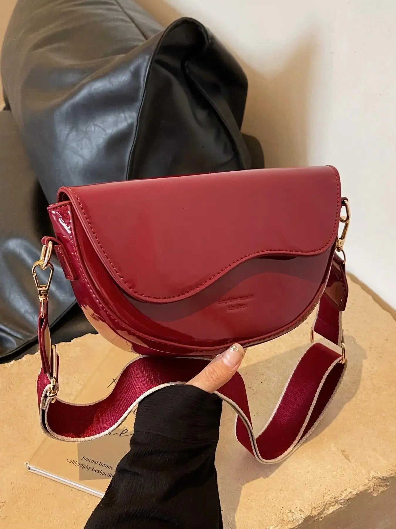 Women's Retro Solid Color Saddle Bag, Wide Shoulder Strap Messenger Bag, Fashionable Classic Popular Shoulder Bag, Crossbody Shoulder Bag, Everyday Crossbody Bag, Suitable for Daily Outing