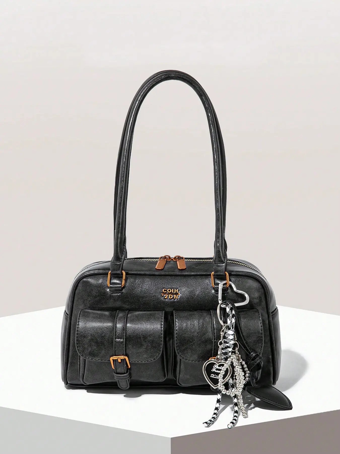 Retro style double pocket handbag, fashionable underarm shoulder bag with pendant, simple and versatile single shoulder baguette bag, niche design suitable for college students, office workers daily commuting, etc.