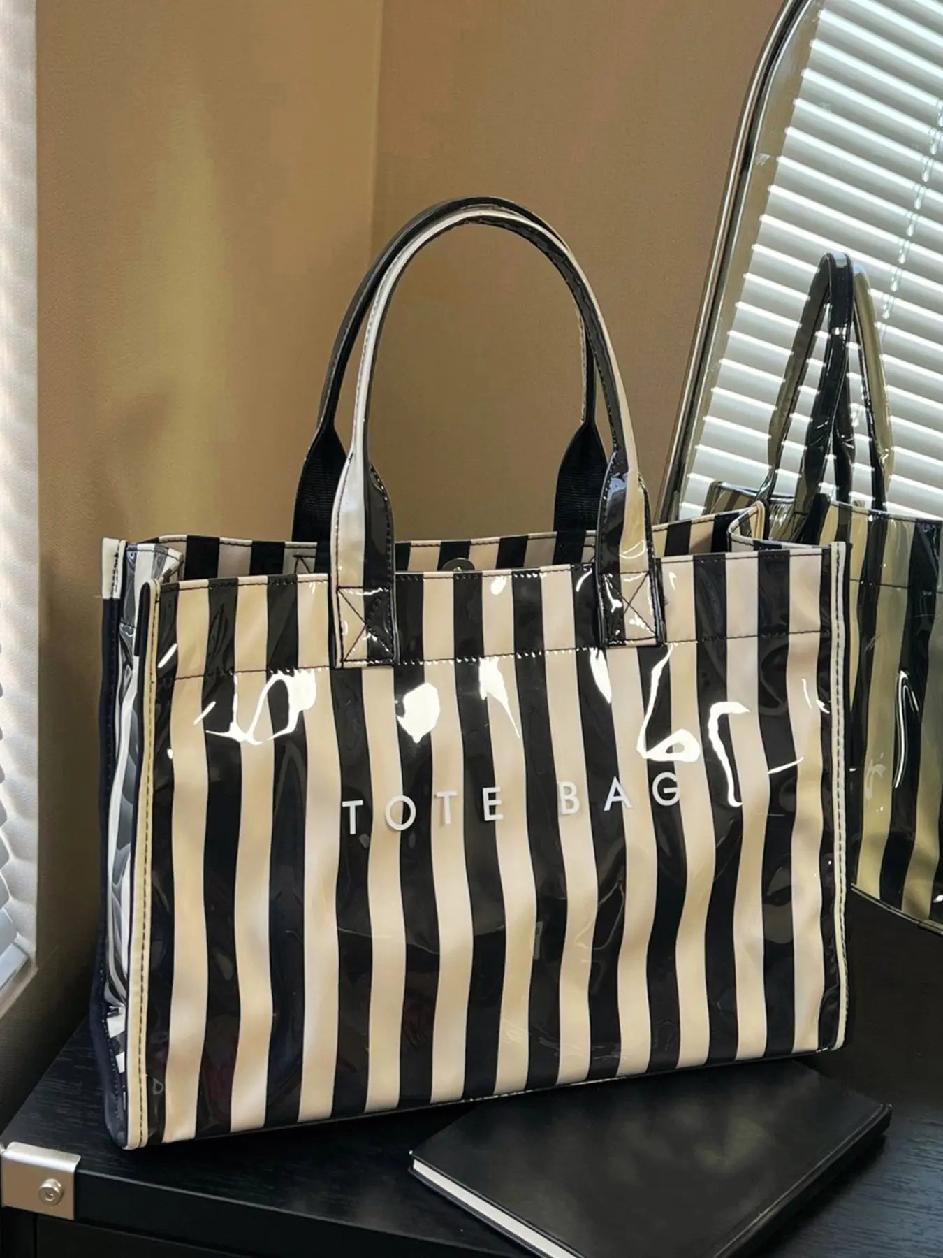 Valentine's Day elegant and personalized gift handbag, women's versatile and exquisite lightweight handbag, casual and fashionable multifunctional high-quality daily commuting bag, fashionable shopping bag, shopper handbag, Commuter Handbag