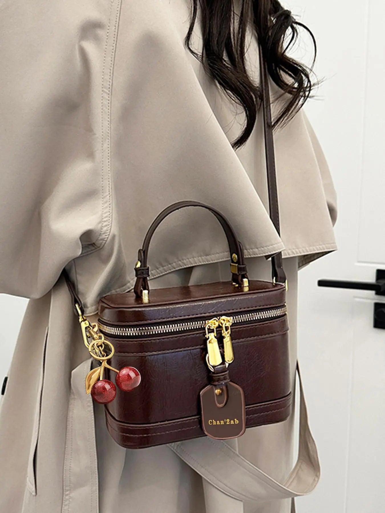 Valentine's Day gift Retro minimalist makeup box, Casual commuter bag, Casual zipper purse, suitable for handheld and italic use, cherry pendant, style, niche design handbag, suitable for daily commuting, shopping