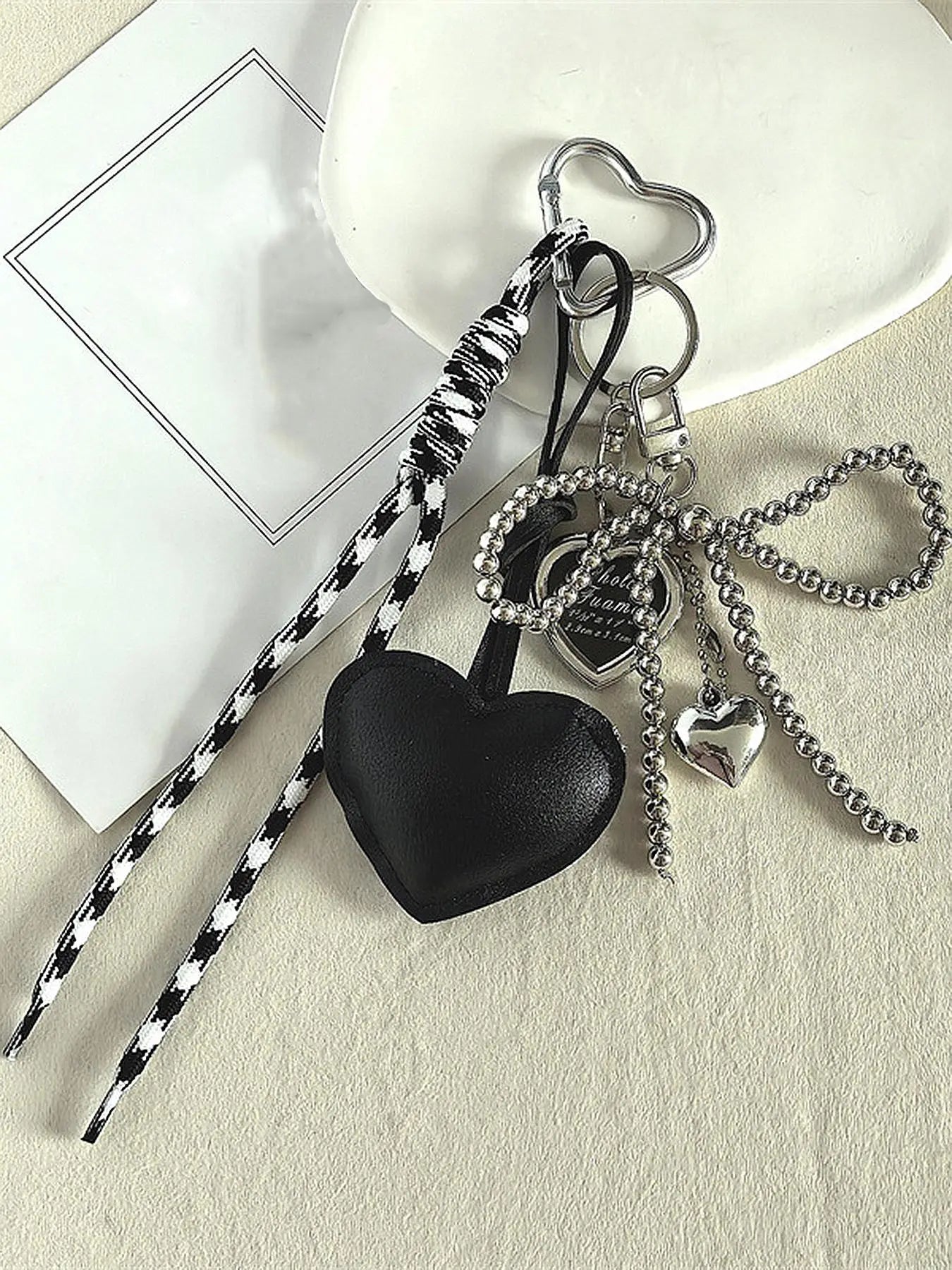Women's Elegant Heart Shaped Keychain, Fashionable Bow Charm Metal Keychain for Handbags & Wallets, Car Keys & Key Pendants, Unique Gifts for Fashion Enthusiasts