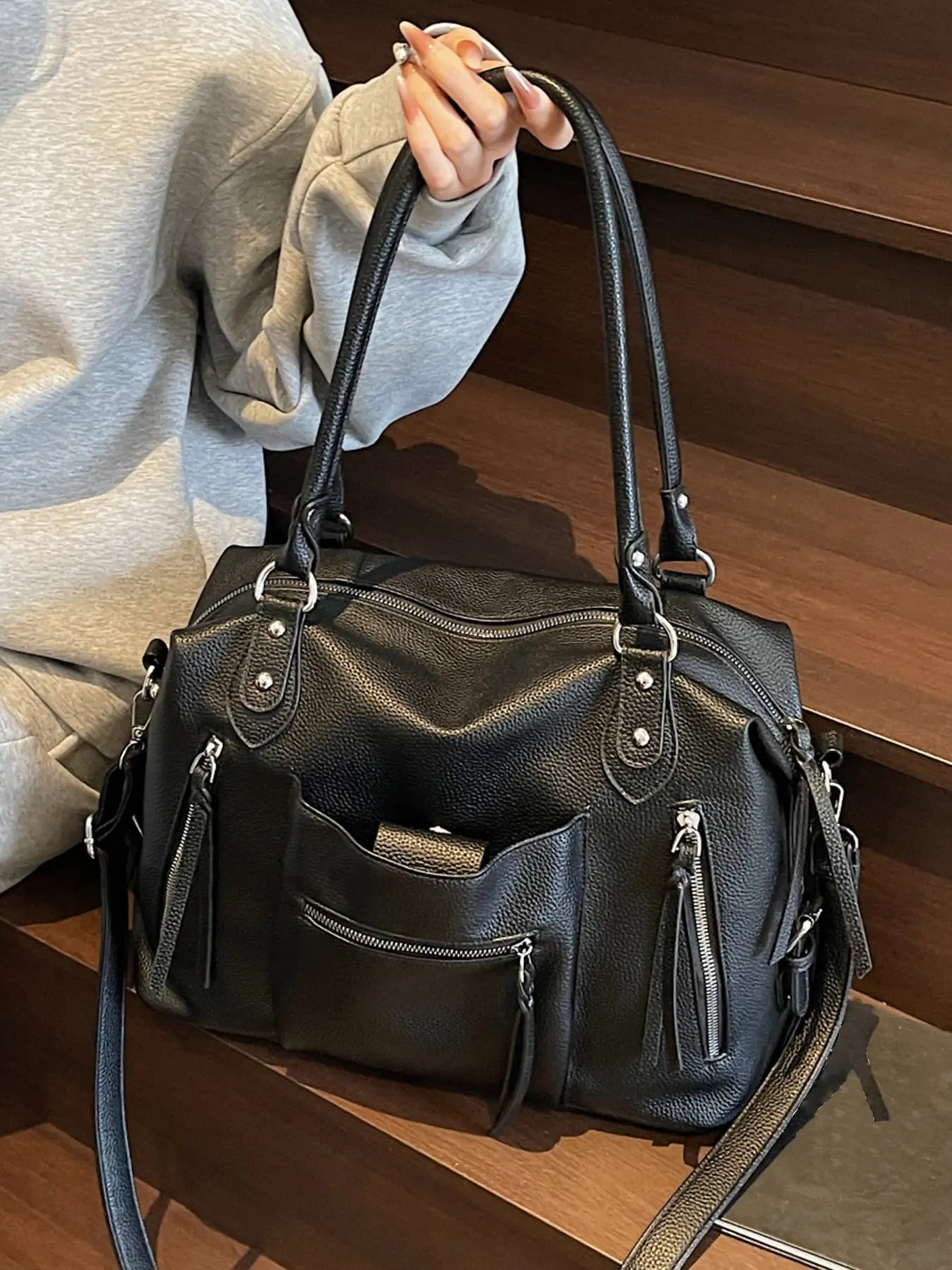 Retro tote bag, versatile textured commuter messenger bag, women's one-shoulder messenger bag, Casual commuter bag, suitable for daily commuting, short-term travel, etc.