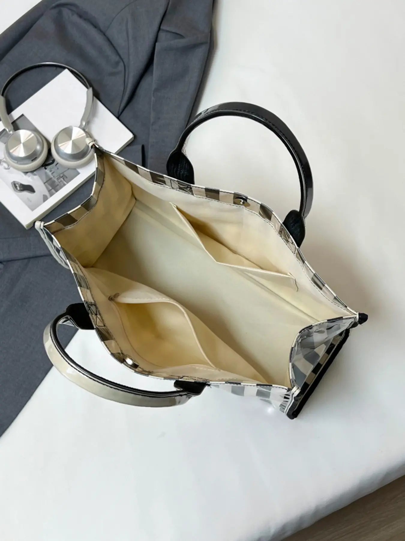 Valentine's Day elegant and personalized gift handbag, women's versatile and exquisite lightweight handbag, casual and fashionable multifunctional high-quality daily commuting bag, fashionable shopping bag, shopper handbag, Commuter Handbag