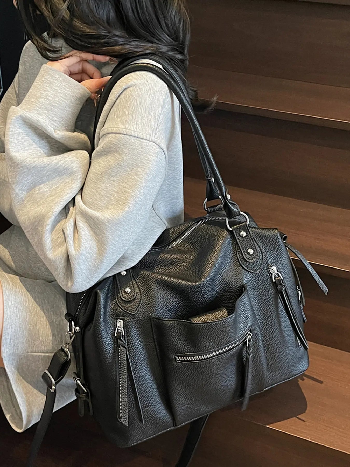 Retro tote bag, versatile textured commuter messenger bag, women's one-shoulder messenger bag, Casual commuter bag, suitable for daily commuting, short-term travel, etc.